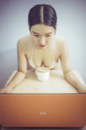 欧美风女装性感秋冬_高清高清免费观看